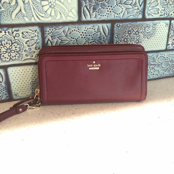 Burgundy Kate Spade wristlet - Picture 1 of 7